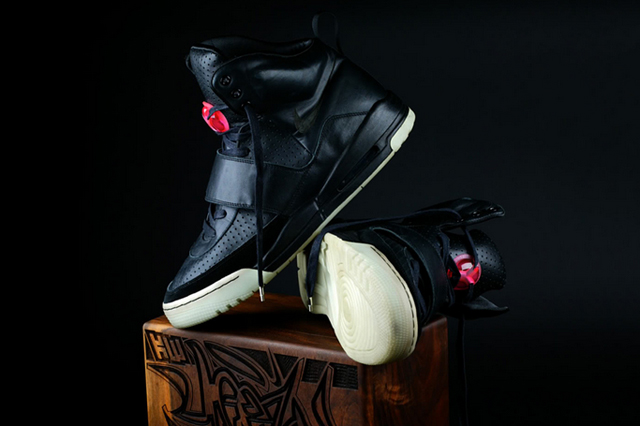 Nike Air Yeezys Worn By Kanye West at the 2008 Grammy’s Are Up For Sale ...