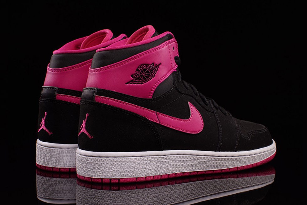 Nike Womens Jordans retro 1 pink