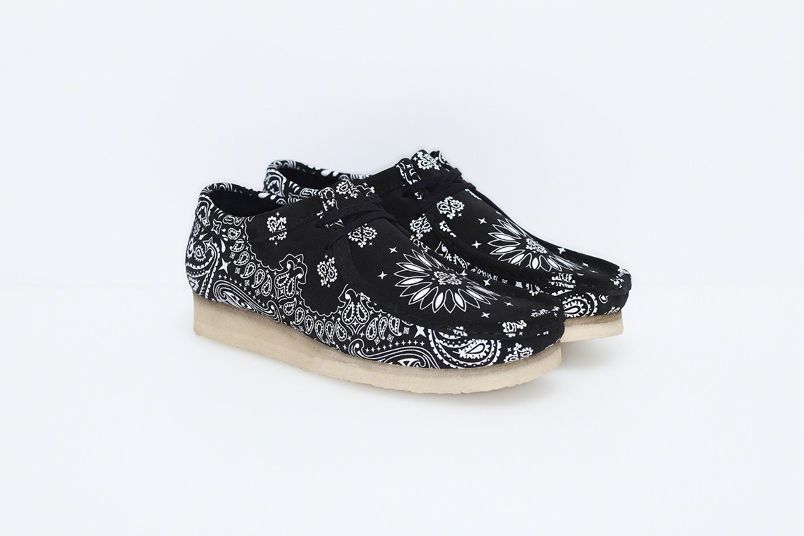 supreme clarks originals wallabe black (1)