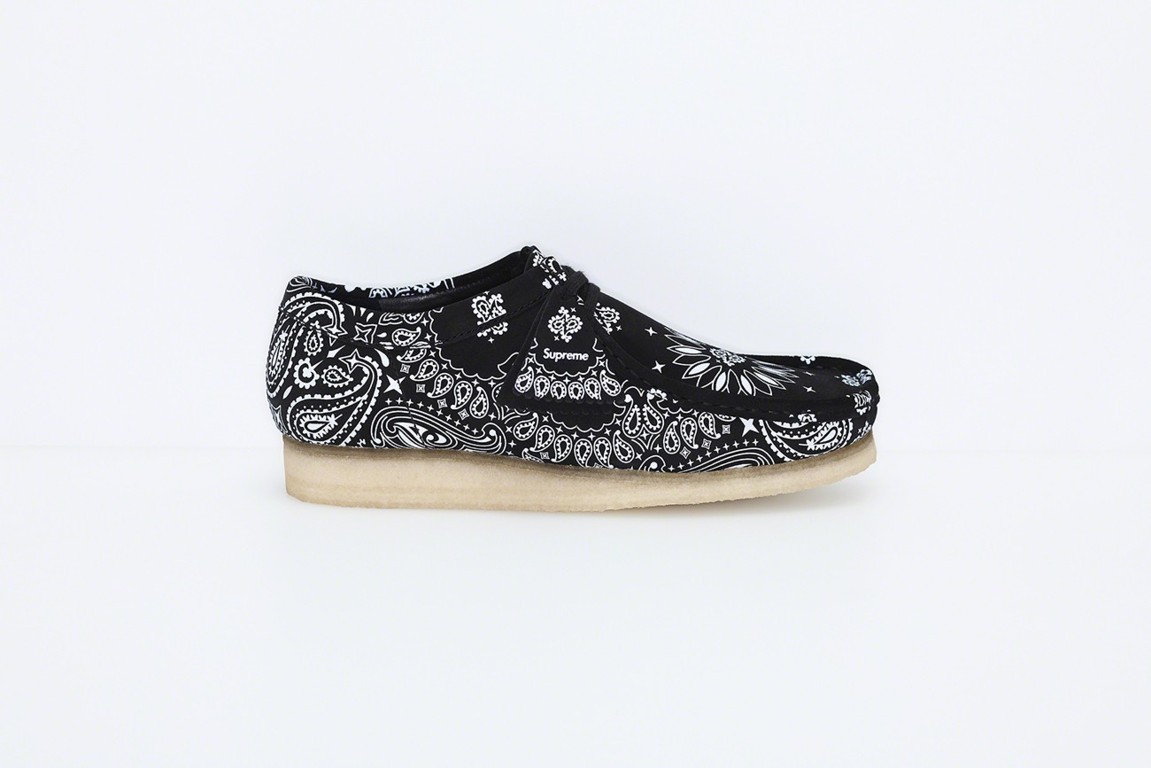 supreme clarks originals wallabe black (2)