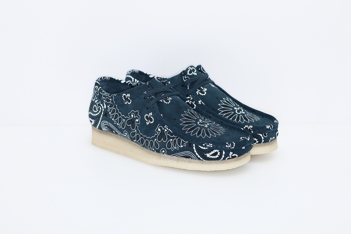 supreme clarks originals wallabe navy (1)