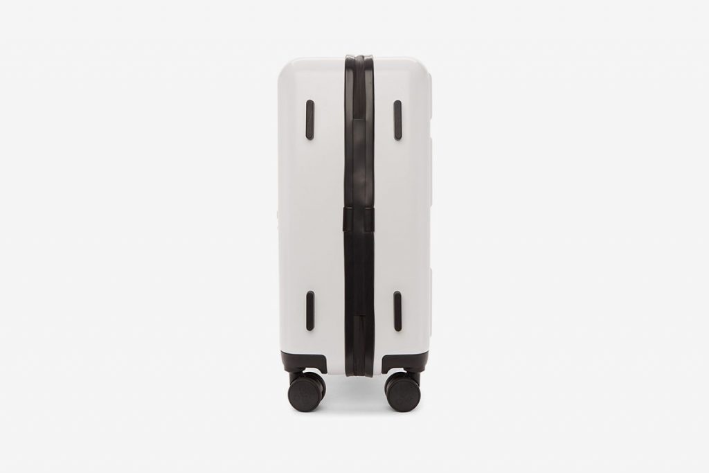 Off-White “Arrows” Suitcase (4)