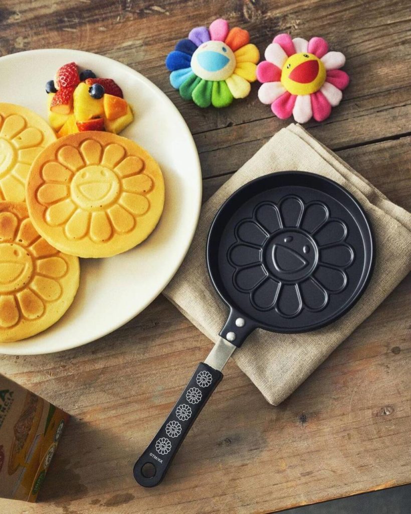 Takashi Murakami Flower Pancake Pan (2)