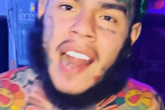 6ix9ine Debuts New Beard and Tattoos – aGOODoutfit