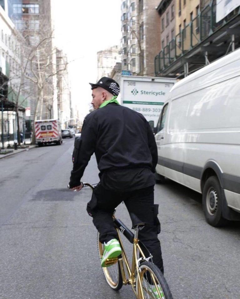J Balvin Rides His Bike In Dunk Low Supreme Stars â aGOODoutfit