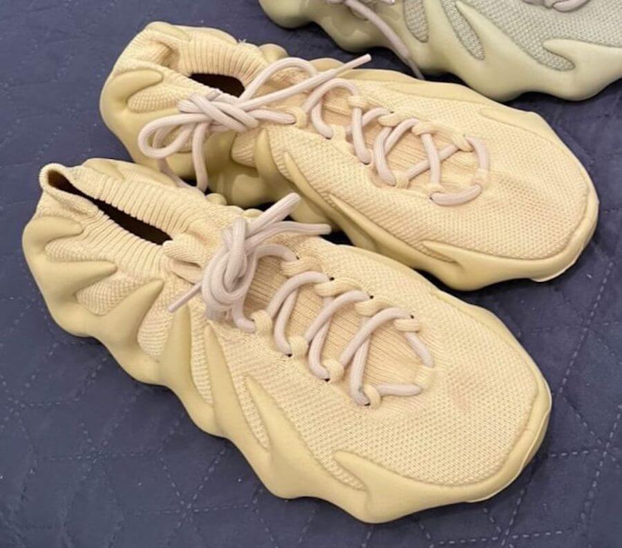 YEEZY 450 Sulfur leak